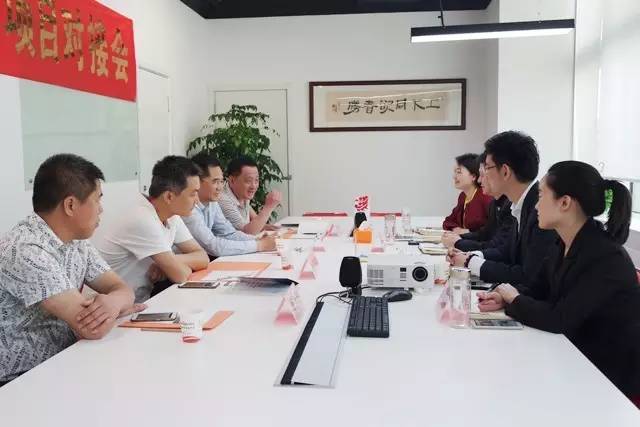 河北省大城縣縣委常委、副縣長王書華考察上海東方龍商務(wù)國際平臺