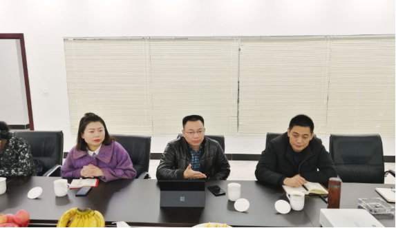 陪同政府園區(qū)對(duì)接考察聚合物鋰離子電池投資選址項(xiàng)目，明晰合作事宜，推進(jìn)項(xiàng)目落實(shí)