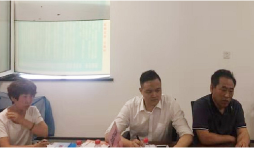 陪同政府園區(qū)赴品牌日化制造投資選址項(xiàng)目方對(duì)接考察，全面加快項(xiàng)目選址落地