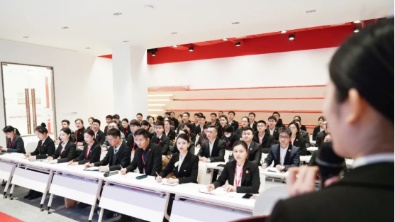 為2022年開局之戰(zhàn)夯基礎(chǔ)、扎根基！東方龍商務(wù)集團(tuán)年度培訓(xùn)大會成功舉行