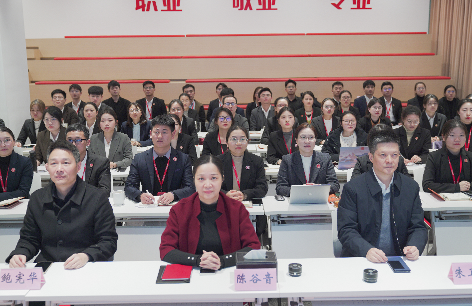 全力搶項(xiàng)目，拓市場(chǎng)，拼落地！12月上旬，集團(tuán)成功通過34個(gè)優(yōu)質(zhì)投資選址項(xiàng)目