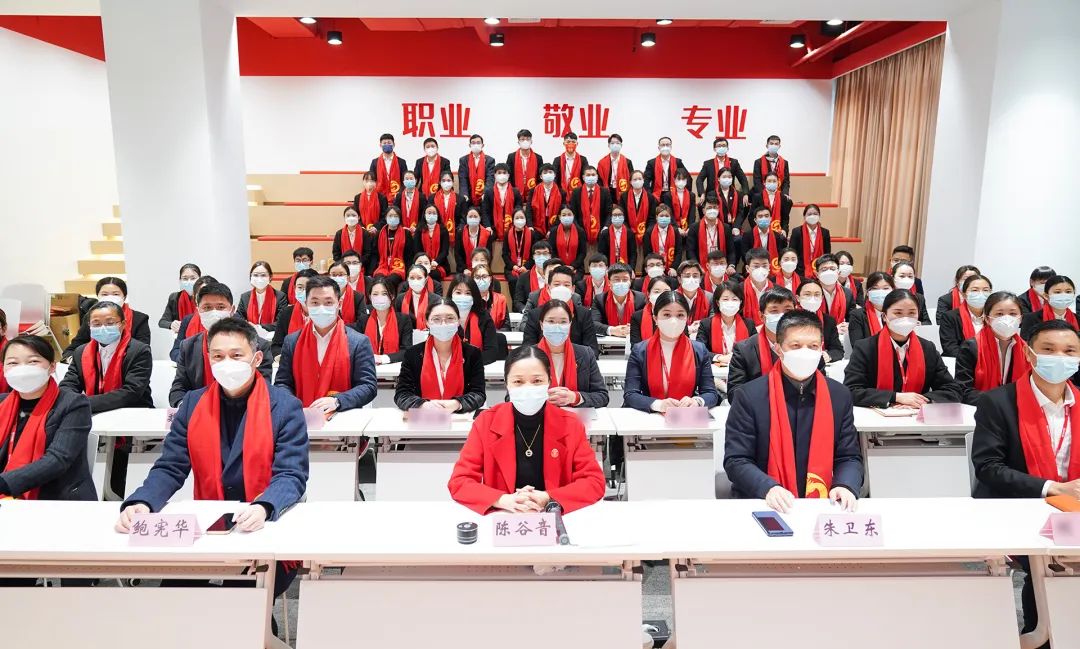 凝心聚力擔(dān)使命，奮楫揚(yáng)帆新征程！東方龍商務(wù)集團(tuán)舉行2022年度總結(jié)暨表彰大會(huì)